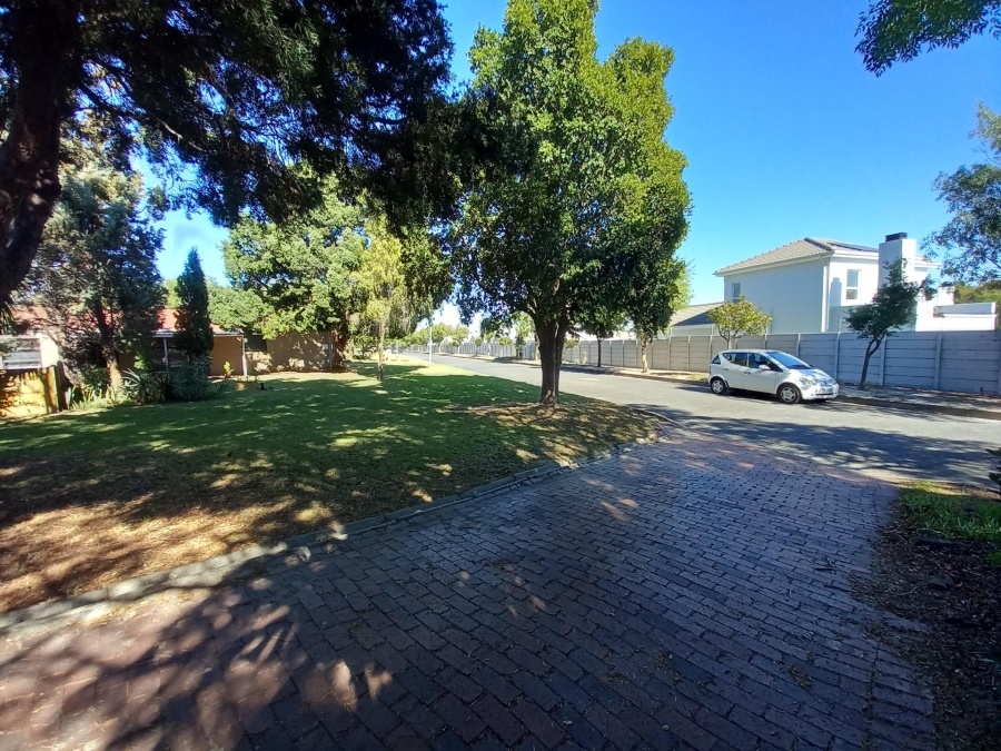 To Let 4 Bedroom Property for Rent in Rouxville Western Cape